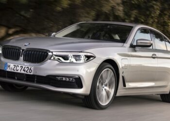 BMW 530e Plug-In Hybrid In-Depth Review