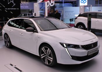 Peugeot 508 Hybrid Review